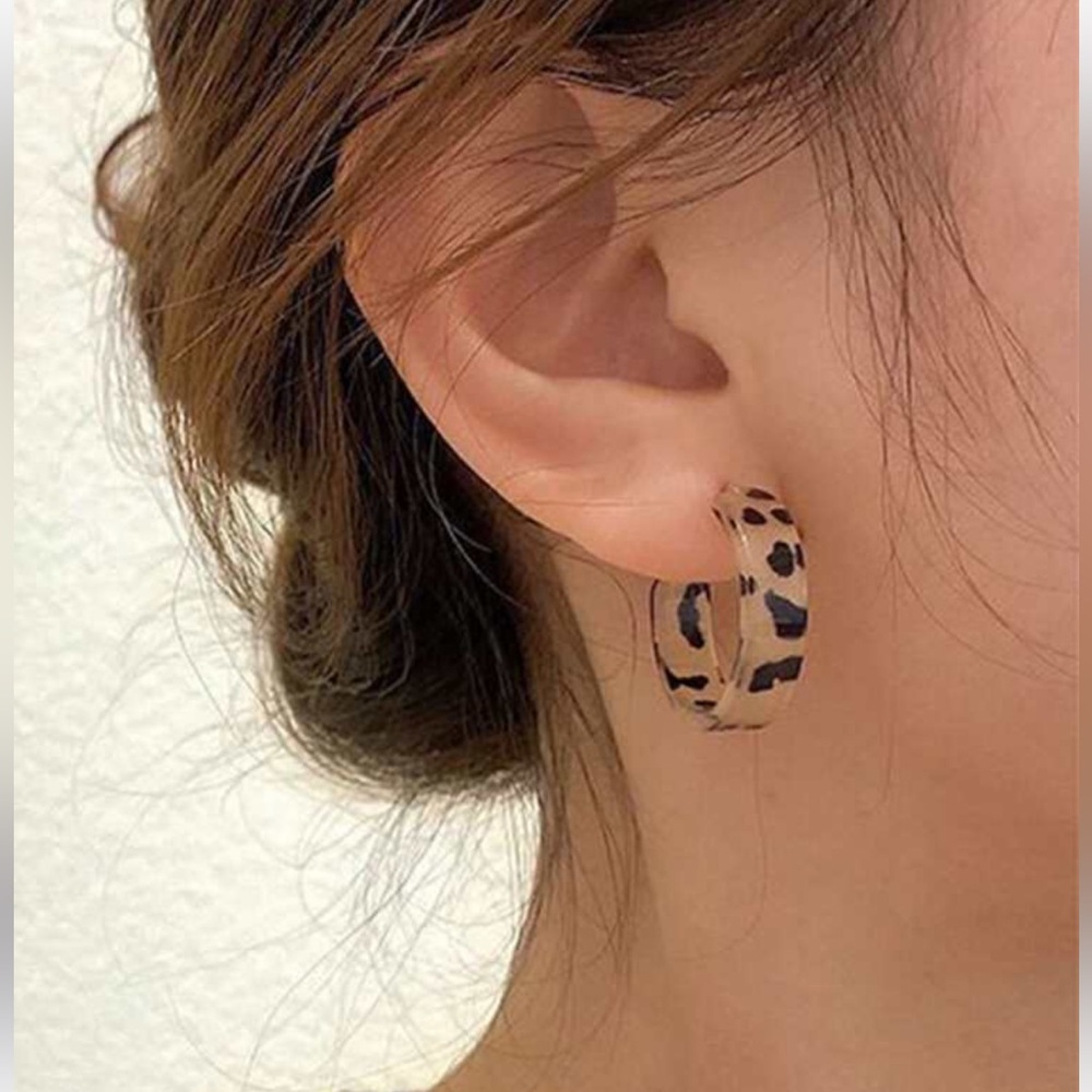 Acrylic Resin hoop Earrings Tan & Black